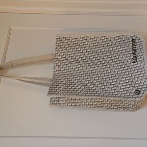 LULULEMON Newest Large Bag